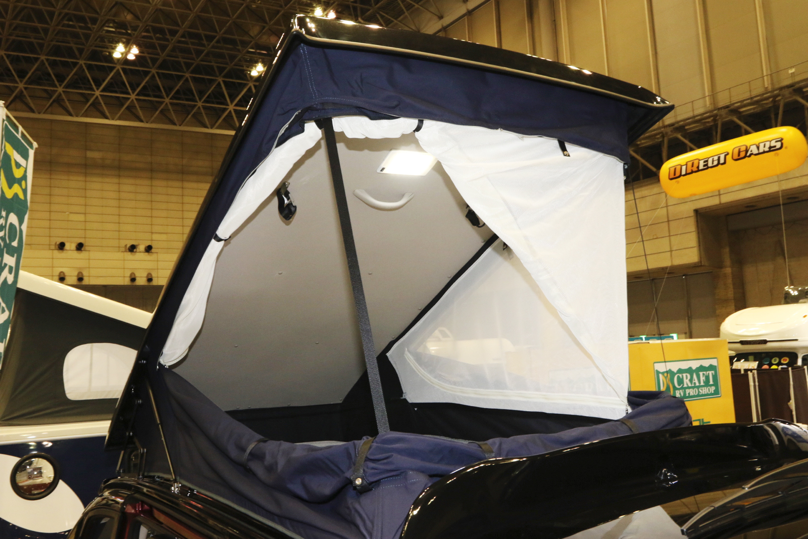 Popuoroof Campingcar 27 画像 車上泊は開放感が満点 屋根にテント風スペースを装備したポップアップルーフのキャンピングカー 東京キャンピングカーショー Clicccar Com