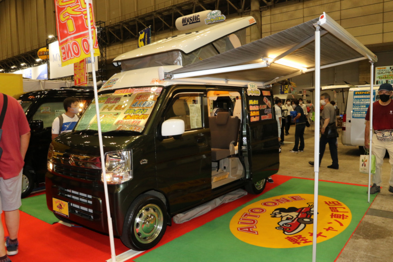 「家庭用エアコンが夜間も使える！ ソーラーパネルなど給電システムが充実したキャンピングカー【東京キャンピングカーショー2020】」の11枚目の画像