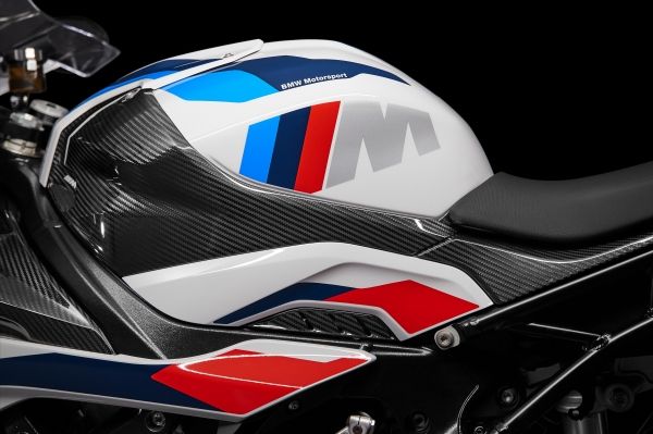 「BMWが二輪に「M」ブランドを初展開。最速級のリッターSSをグレードアップした「M1000RR」を初公開」の8枚目の画像