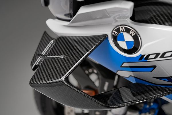 「BMWが二輪に「M」ブランドを初展開。最速級のリッターSSをグレードアップした「M1000RR」を初公開」の5枚目の画像