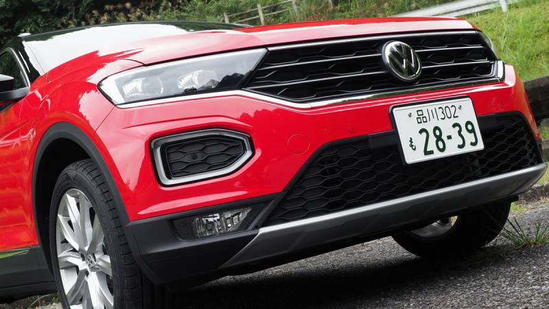 「VW T-Rocは日本のクロスオーバーSUV試乗を席捲できるか？【新型車インプレッション・車両概要編】」の1枚目の画像