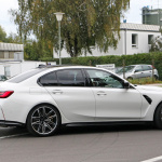 ついにヴェールを脱いだ新型・BMW M3、公式写真で見られないホワイトカラーを激写！ - BMW M3 White 6