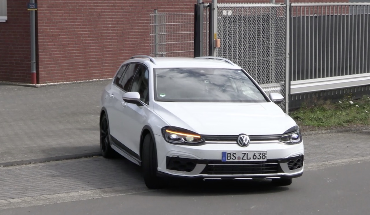 「VW ゴルフR ヴァリアント、これが新型モデルの0-100km/h加速4.6秒の加速！」の2枚目の画像