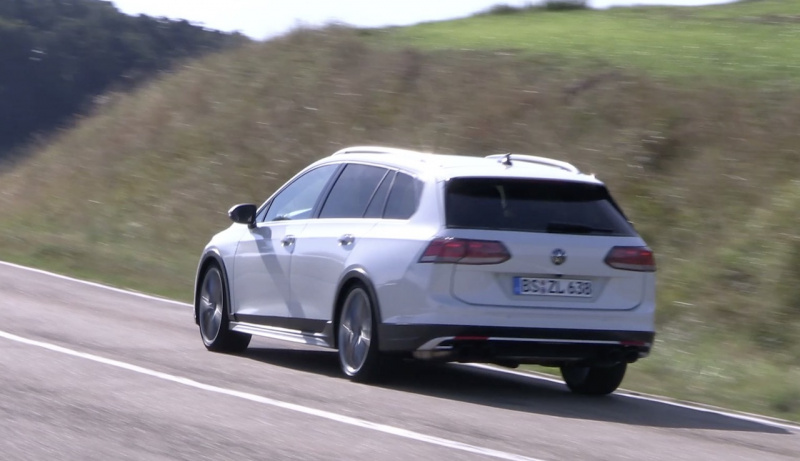 「VW ゴルフR ヴァリアント、これが新型モデルの0-100km/h加速4.6秒の加速！」の5枚目の画像