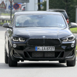 BMW X2が大幅改良へ。目玉は初のタッチスクリーン！ - Spy shot of secretly tested future car