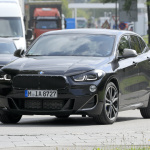 BMW X2が大幅改良へ。目玉は初のタッチスクリーン！ - Spy shot of secretly tested future car