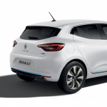 新型ルノー ルーテシアが新宿住友ビル三角広場で日本初公開 - RenaultClioHybrid_20201009