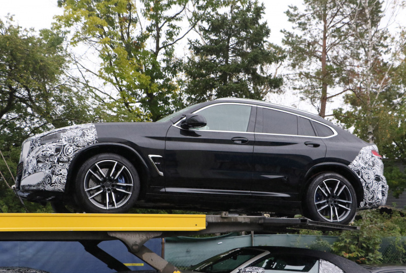 「BMW X4改良型は巨大グリルを採用!?　最強「M」プロトタイプをスクープ」の4枚目の画像