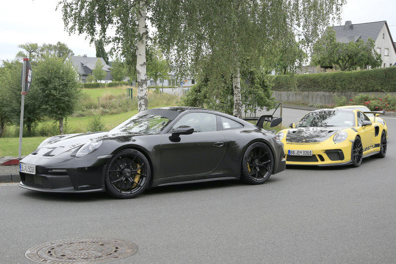 「ポルシェ 911 GT3次期型 vs 先代GT3 RS…その違いは？」の1枚目の画像