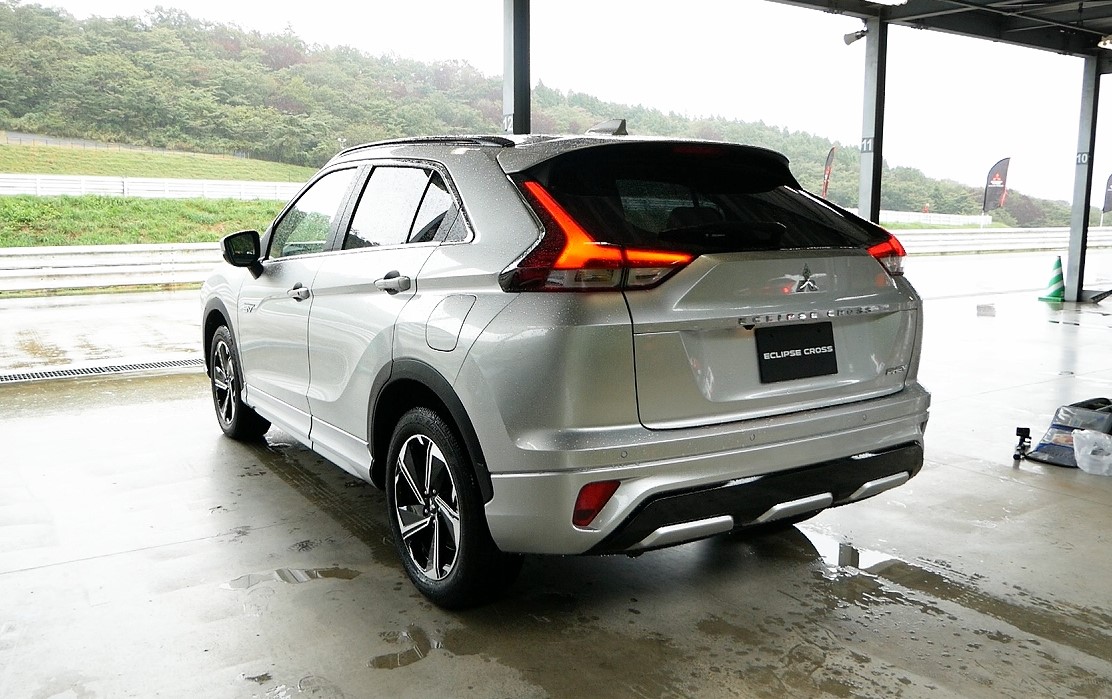 Suvにクーペの風味 三菱エクリプスクロスに待望のphevがラインアップ S Awcは大雨でも美味 Clicccar Com