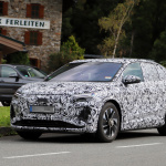 アウディ新型電気SUV「Q4 e-tron」2つのボディを比較、その違いを確認！ - Audi Q4 1