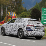 アウディ新型電気SUV「Q4 e-tron」2つのボディを比較、その違いを確認！ - Audi Q4 5