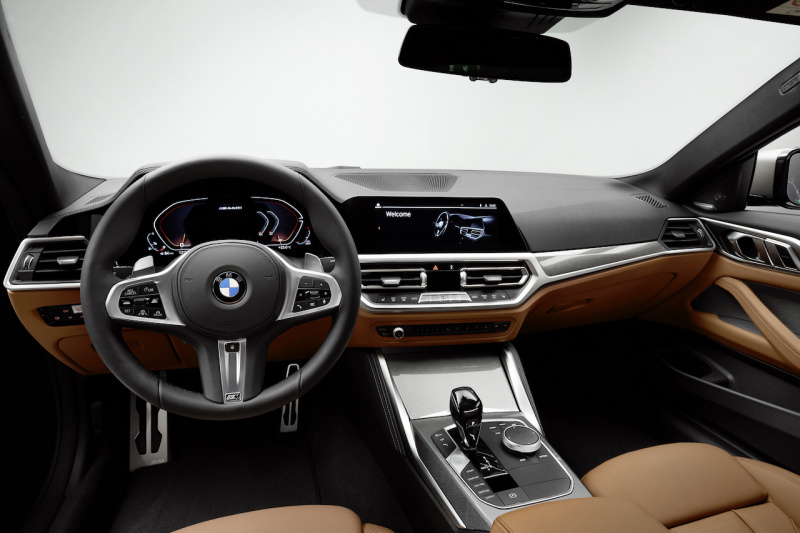 「大胆な縦型キドニーグリルが目を惹く新型BMW 4シリーズ クーペが登場【新車】」の4枚目の画像