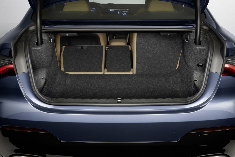「大胆な縦型キドニーグリルが目を惹く新型BMW 4シリーズ クーペが登場【新車】」の1枚目の画像