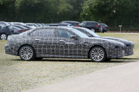 「BMW・7シリーズ次世代型、EVとPHEVモデルをダブルスクープ！」の1枚目の画像ギャラリーへのリンク