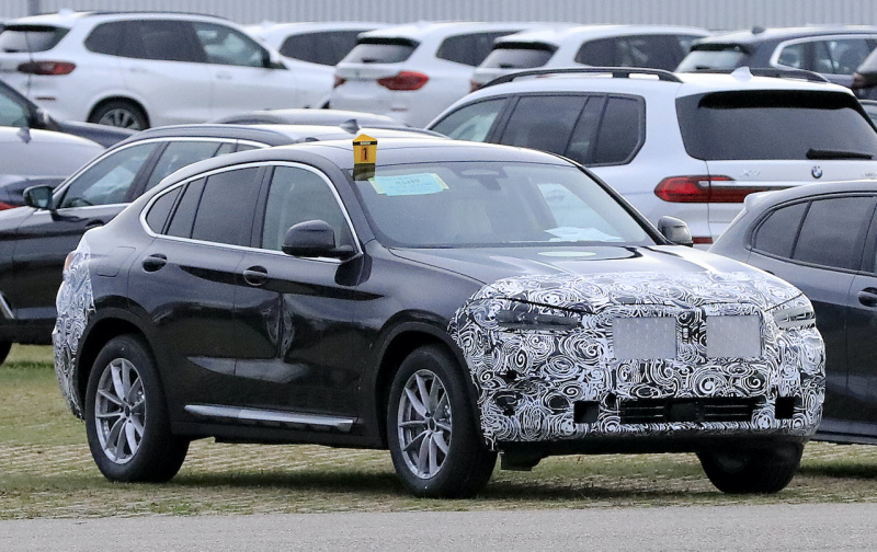 「BMW X4大幅改良へ。大型ドットグリル装備車の正体は!?」の1枚目の画像