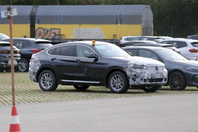 「BMW X4大幅改良へ。大型ドットグリル装備車の正体は!?」の4枚目の画像