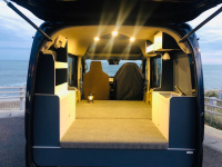 居心地の良さを追求したベッドマットを搭載した落ち着きある空間が魅力【最新キャンピングカー（軽キャンパー編）】 - campingcar_CALM_20201026_2