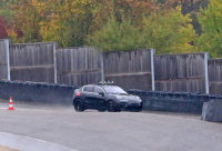 ポルシェ初のEV・SUVは「マカン」に確定！　クーペフォルムを激写 - Porsche Macan EV 2