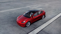 アメリカで9月にもっとも売れたセダンは…なんと電気自動車だった！ - Clicccar_model_3_red