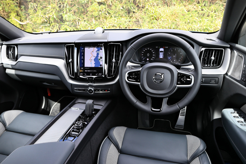 「価格は800万円級!!　ボルボ・XC60の最新電動化モデル「B6 AWD R-DESIGN」の魅力とは？」の2枚目の画像
