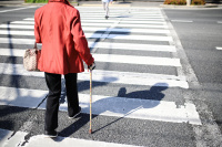 覚えていますか「横断歩道は歩行者優先」。無視して通過すると大事故や罰則も！　 - intersection_006