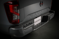 日産が新型「ナバラ」を発表。最新の先進安全装備とタフなボディとデザインを装備 - NISSAN_Navara_20201106_5