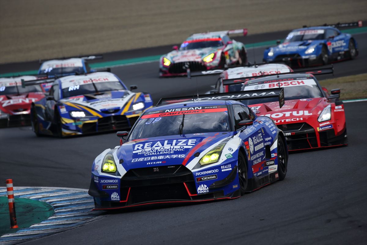 Sgt 7 Motegi 300 045 画像 強運と剛腕でリアライズ 日産自動車大学校 Gt Rが今季2勝目 Super Gt 第7戦もてぎ Clicccar Com