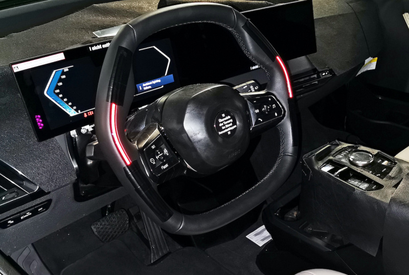 「光るハンドル装備！BMW「iNEXT」または「i5」は発表秒読みフラッグシップ電動SUV !!」の10枚目の画像