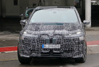 「光るハンドル装備！BMW「iNEXT」または「i5」は発表秒読みフラッグシップ電動SUV !!」の1枚目の画像ギャラリーへのリンク