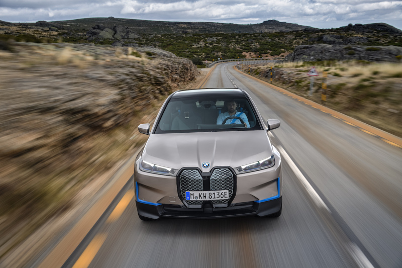 「BMWが次世代EVの大型SUV「BMW iX」を公開」の6枚目の画像