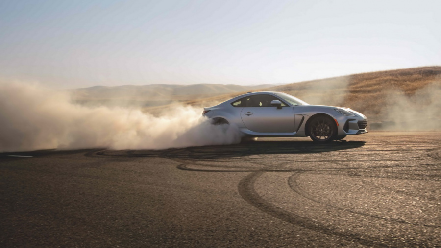 228馬力の2 4lエンジンへと正常進化したsubaru Brz 発表データからわかる新型の変わった所と変わらぬ所 アイサイトは Clicccar Com