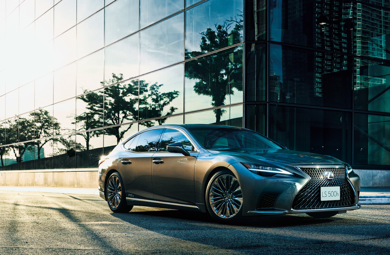Lexus Ls 1119 6 画像 新型レクサスlsに採用された新ボディカラーの 銀影 ぎんえい ラスター とは 新車 Clicccar Com