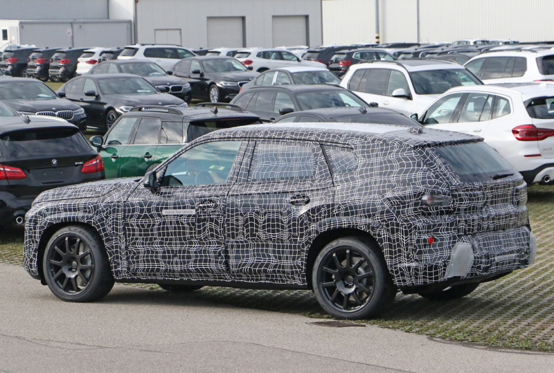 「BMW史上最高級SUV「X8」、4人乗り豪華仕様も設定へ！」の8枚目の画像