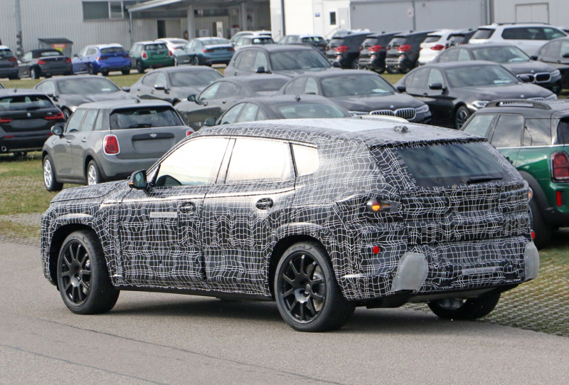 「BMW史上最高級SUV「X8」、4人乗り豪華仕様も設定へ！」の9枚目の画像