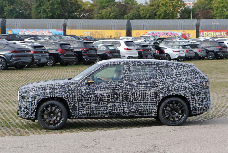 「BMW史上最高級SUV「X8」、4人乗り豪華仕様も設定へ！」の6枚目の画像