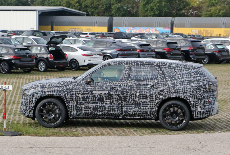 「BMW史上最高級SUV「X8」、4人乗り豪華仕様も設定へ！」の7枚目の画像