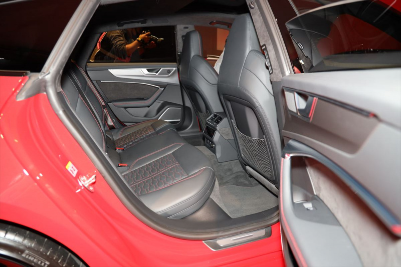 「KING of SUV「RS Q8」はじめ「RS6 Avant」「RS7 Sportback」、アウディが新型RSモデル3車種をSUPER GTの富士スピードウェイで公開したわけは？」の13枚目の画像