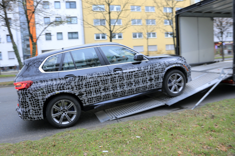 「BMW X5が大幅改良へ！　プロトタイプの初スクープに成功」の4枚目の画像