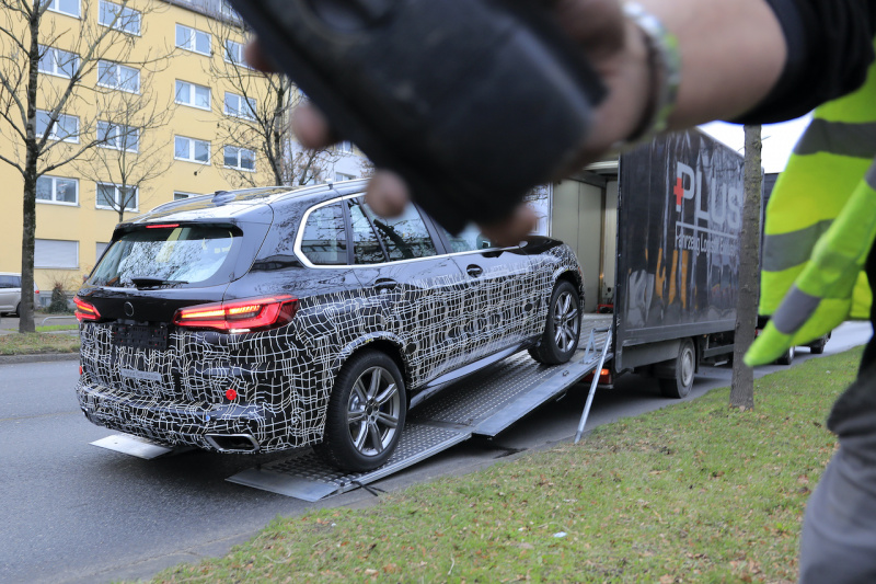 「BMW X5が大幅改良へ！　プロトタイプの初スクープに成功」の6枚目の画像