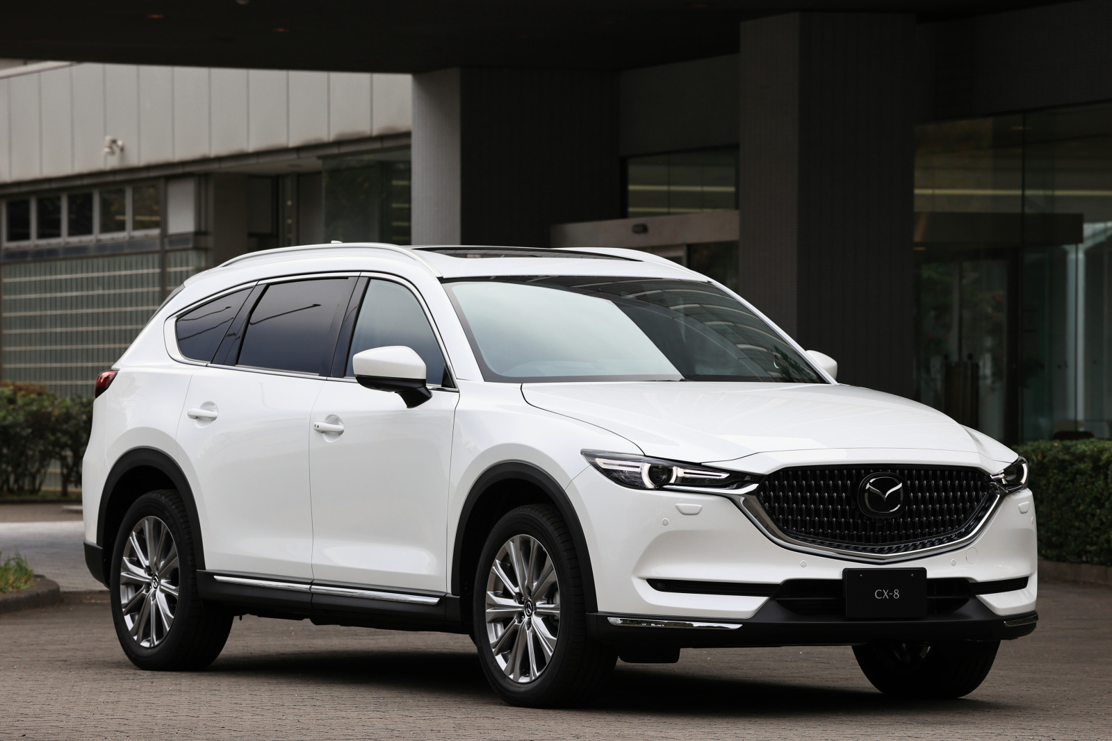 Mazda Cx 8 12 10 画像 マツダcx 8が商品改良を実施 上級グレードがより上質なエクステリアにチェンジ Clicccar Com