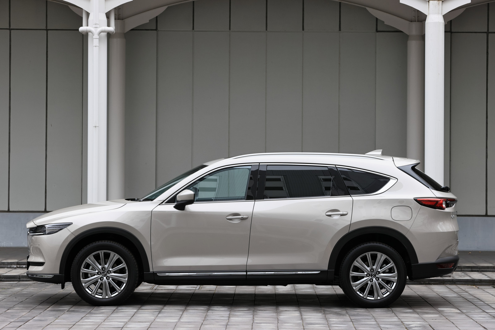 Mazda Cx 8 12 10 画像 マツダcx 8が商品改良を実施 上級グレードがより上質なエクステリアにチェンジ Clicccar Com