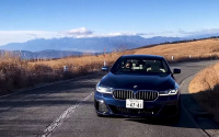 「BMW 530e M Sport Edition Joy＋は高速道路60km/h以下限定でハンズオフOK、コイツは新時代のMスポーツ！by清水和夫【SYE_X】」の1枚目の画像ギャラリーへのリンク
