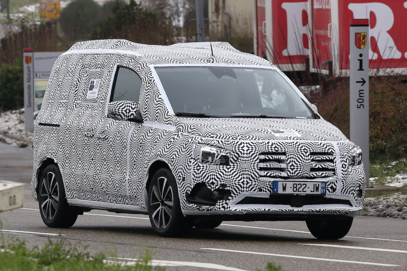 「コンパクトで豪華なミニバン、メルセデス・ベンツの新型「Tクラス」をキャッチ」の3枚目の画像