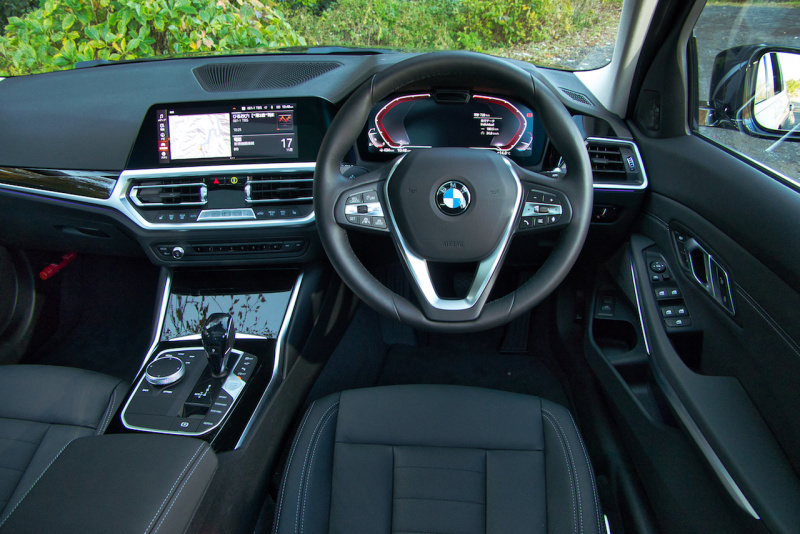 「BMW 3シリーズツーリングに加わった「素の」318i ツーリングは、スポーティな走りが光る」の3枚目の画像