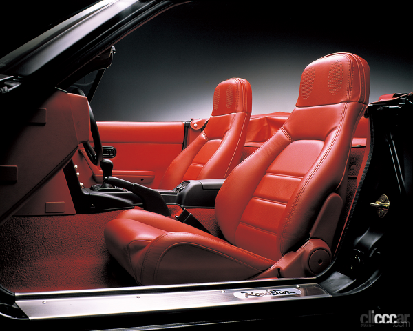 黒いボディに赤内装のロードスターの限定車sリミテッドが発売 今日は何の日 1月3日 Clicccar Com