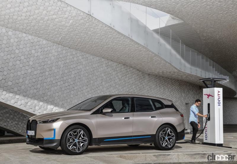 「BMW電動クロスオーバー・iX、ハードコアモデル「iXM」を開発中？」の1枚目の画像