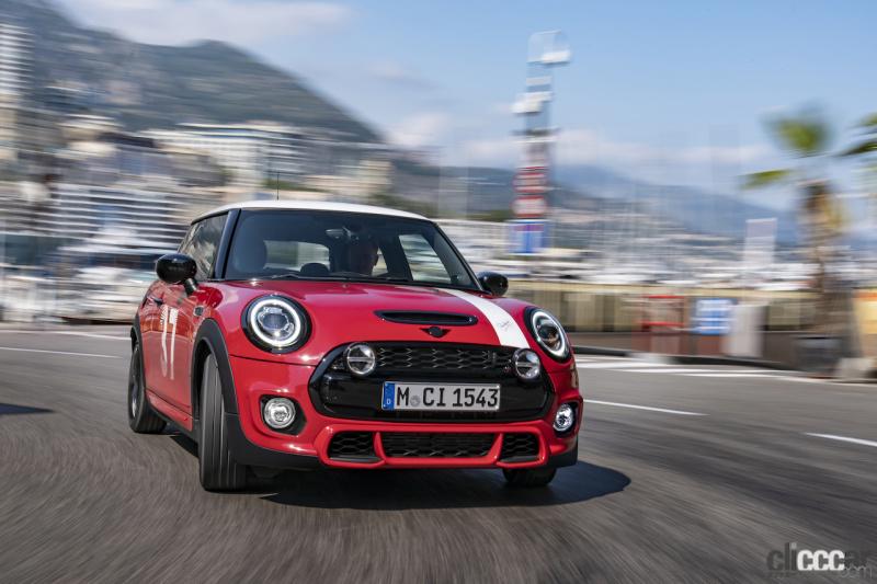 「1964年のモンテカルロ・ラリーを制したクラシックMINIに触発された3ドア、5ドアの限定車「MINI Paddy Hopkirk Edition」が登場」の1枚目の画像