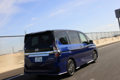 本来ファミリーミニバンのセレナにスポーツタイヤ ミシュラン パイロットスポーツ4 を履く意味は 日産セレナautech Sports Spec試乗 Clicccar Com