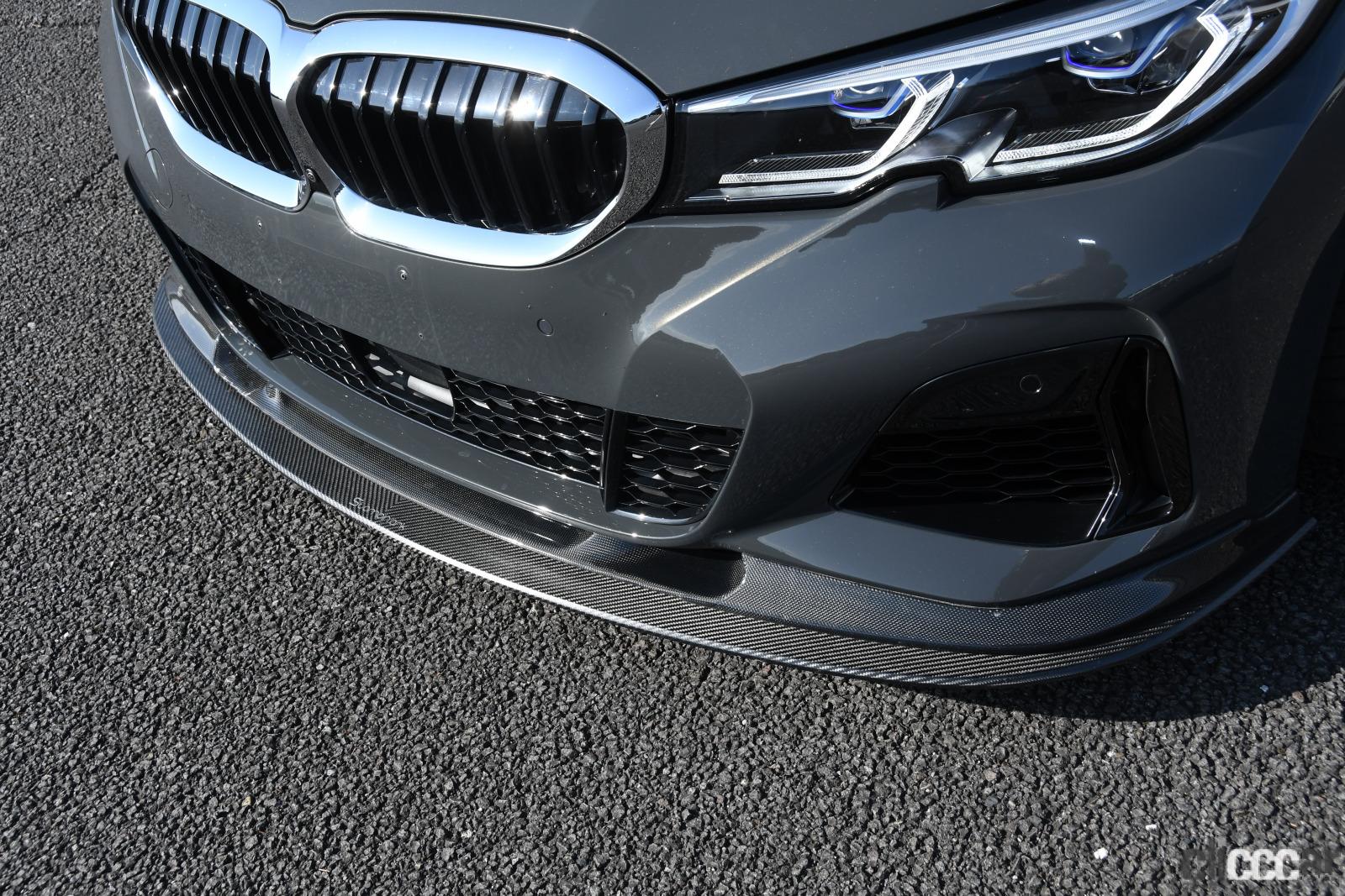 「ストンピンアーク・BMWのフロントリップスポイラー＆サイドスポイラーは超簡単に取り付け可能！【東京オートサロン2021】」の1枚目の画像